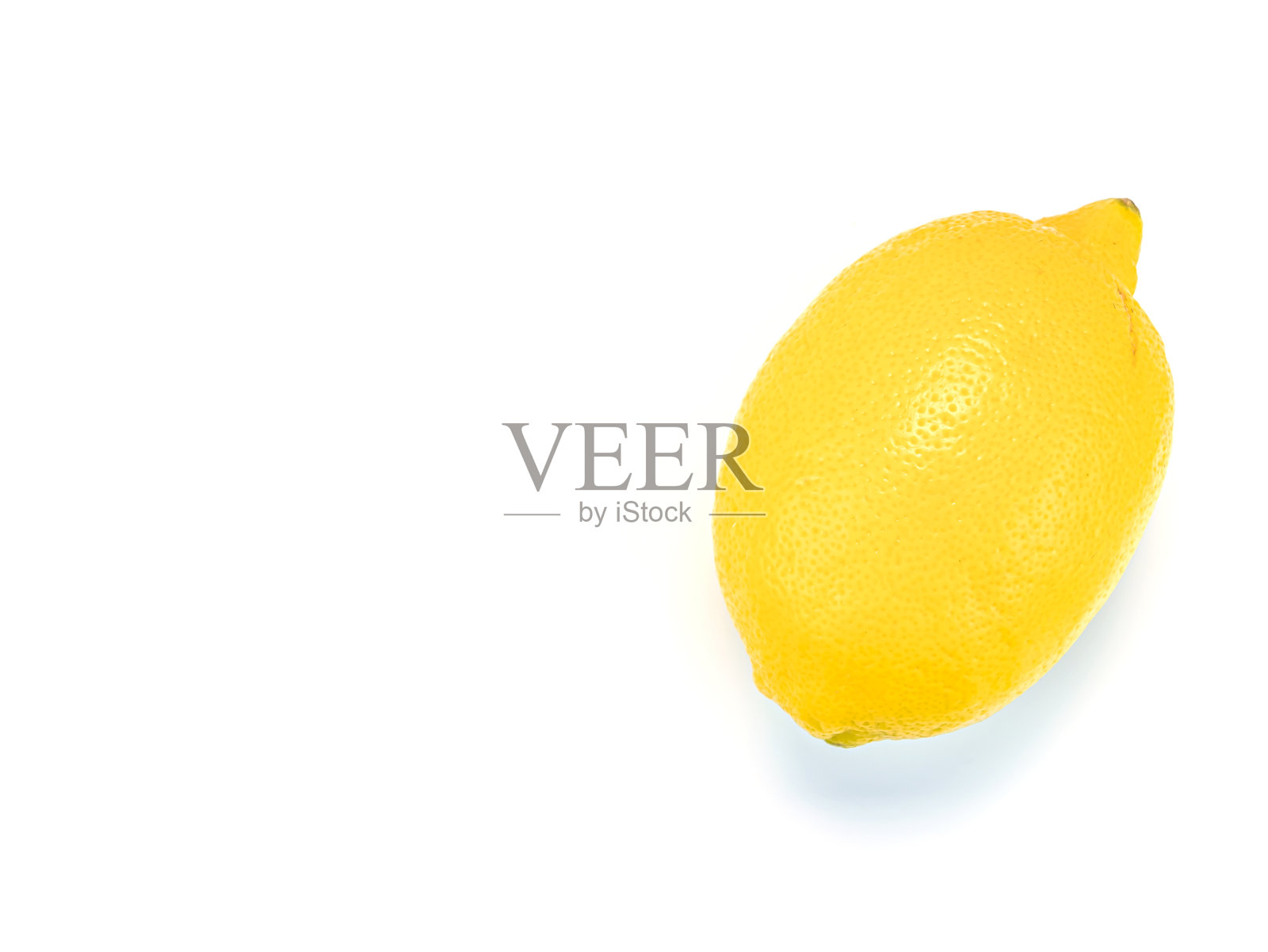 黄色的柠檬水果在白色的背景与文字的地方。照片摄影图片