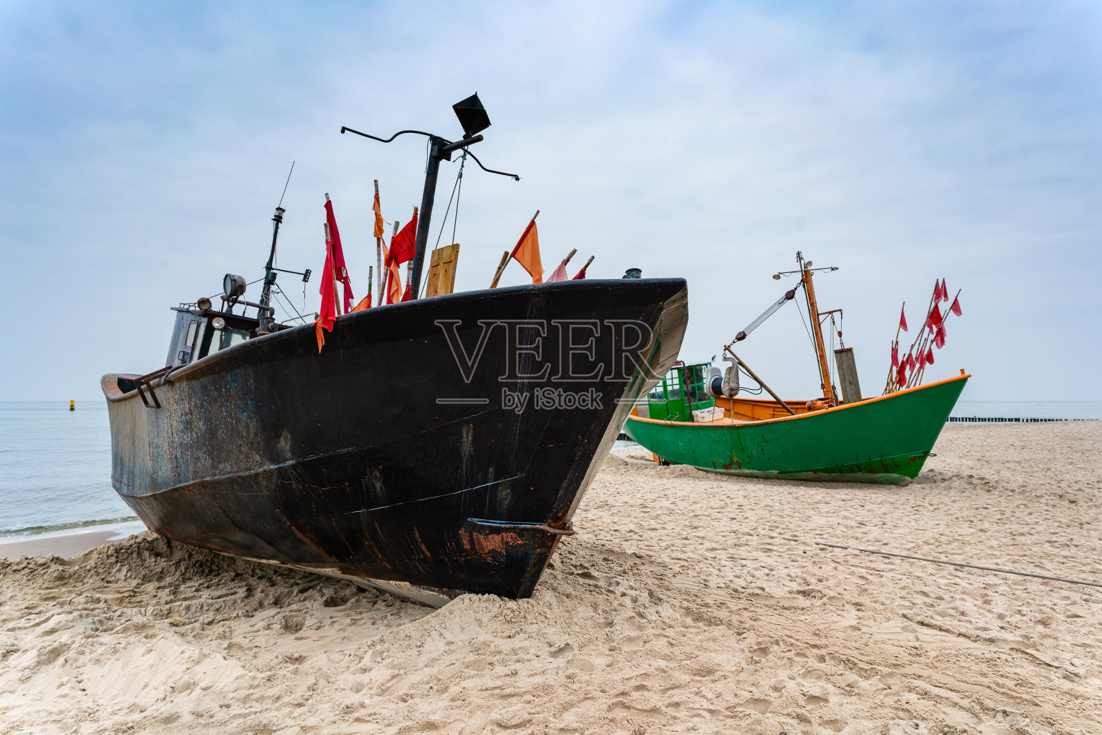 波罗的海沿岸的渔船照片摄影图片