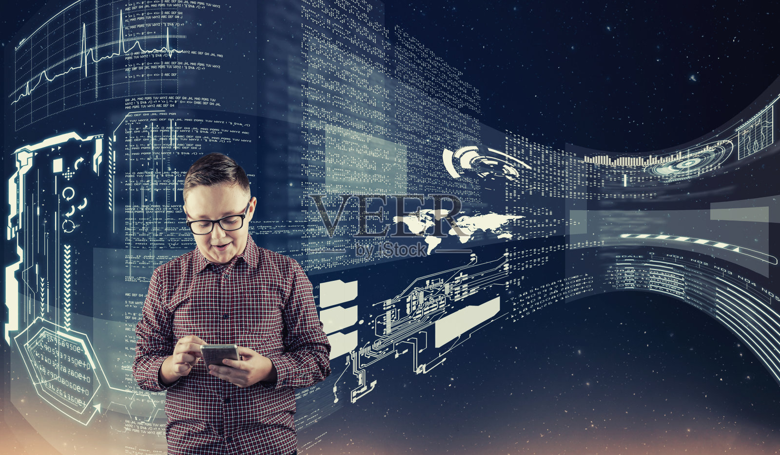 年轻人在用智能手机。未来的用户界面数据和信息。照片摄影图片