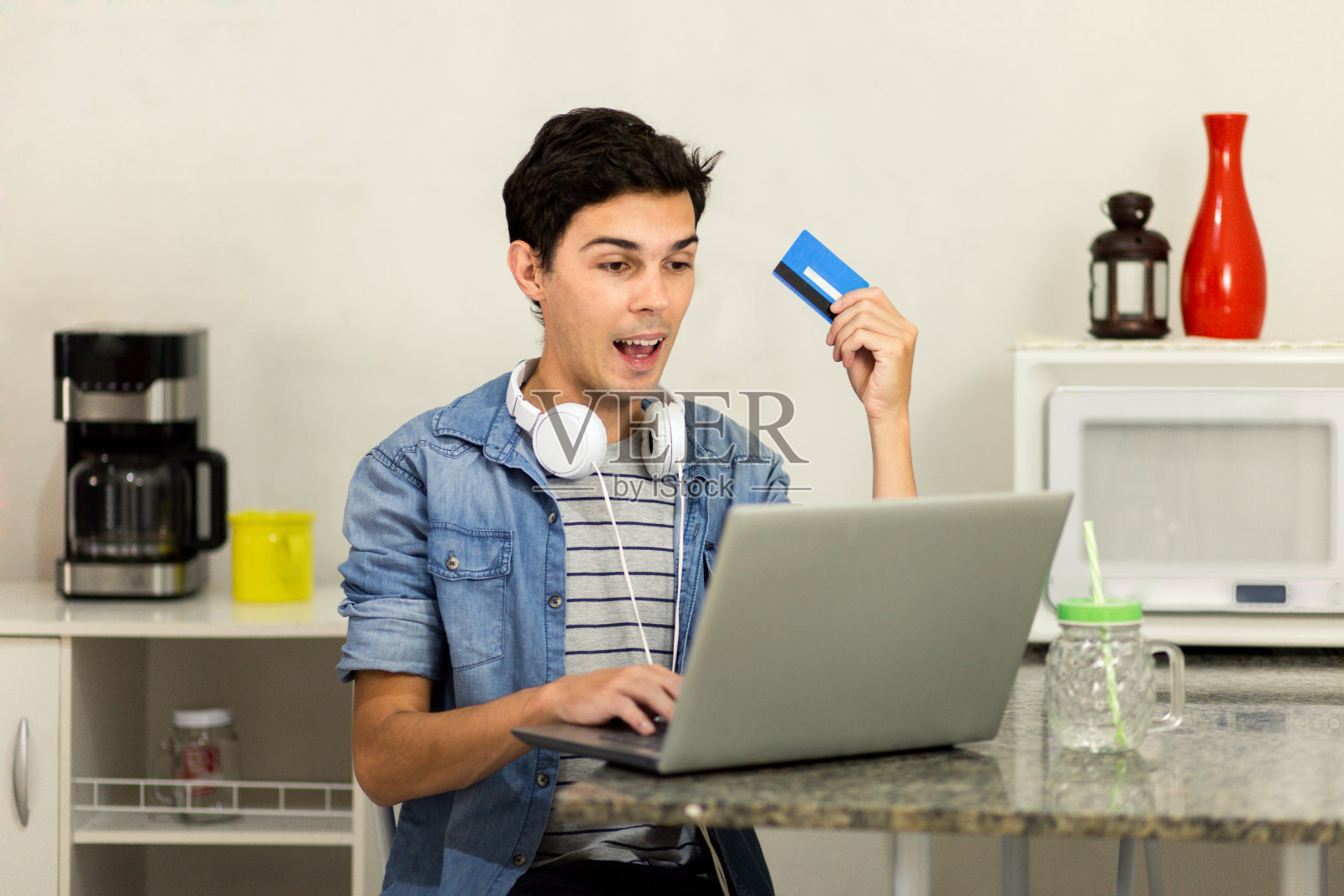 使用信用卡照片摄影图片