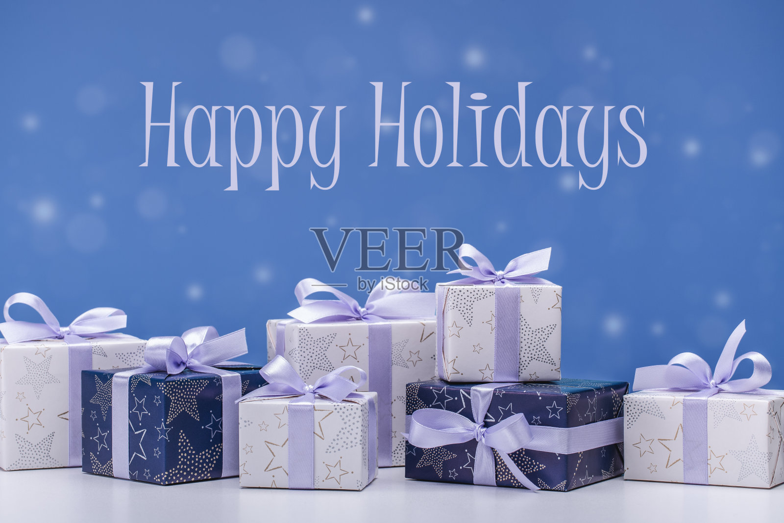 不同节日的节日惊喜在优雅的盒子。照片摄影图片