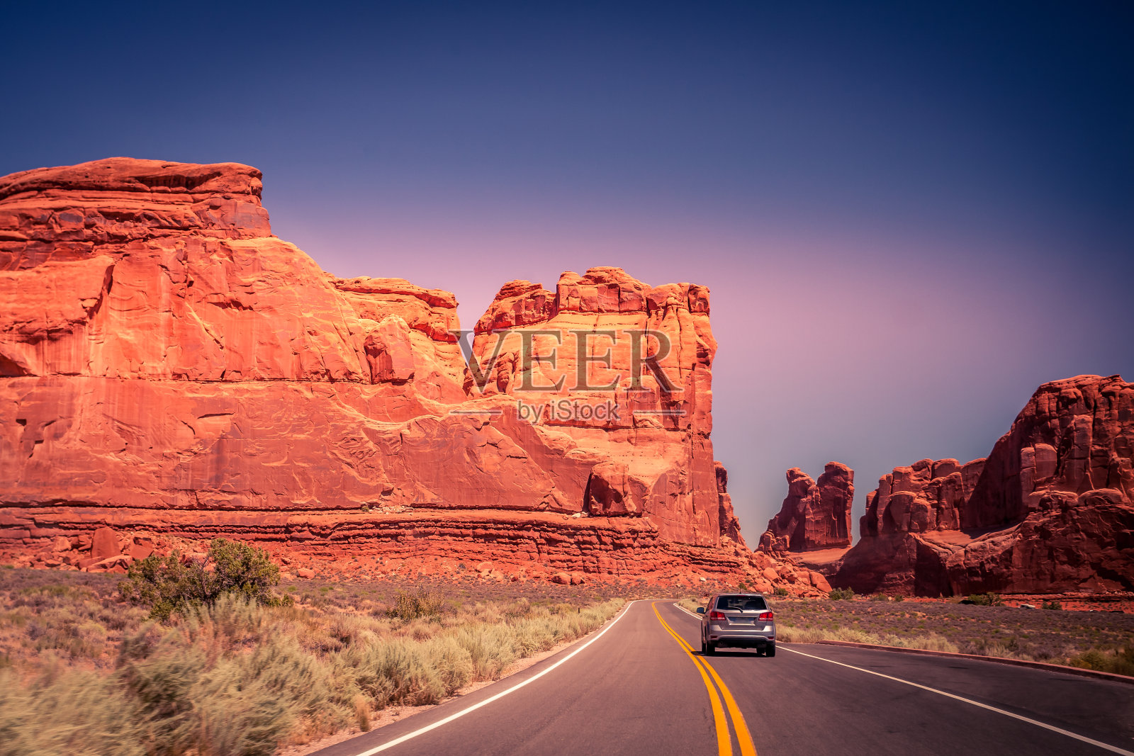 通往拱门的路照片摄影图片