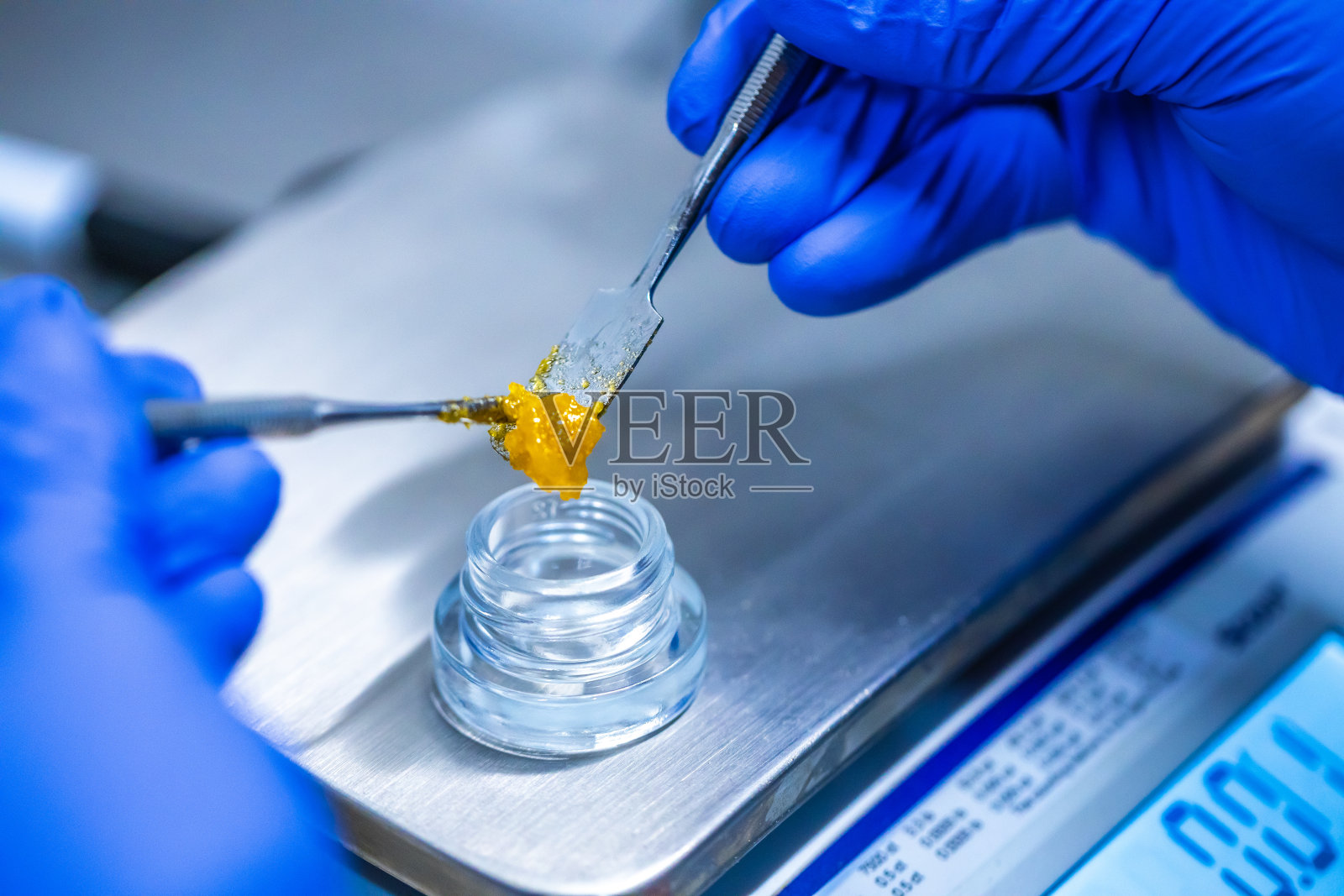 大麻活树脂合法制造和包装大麻轻拍照片摄影图片