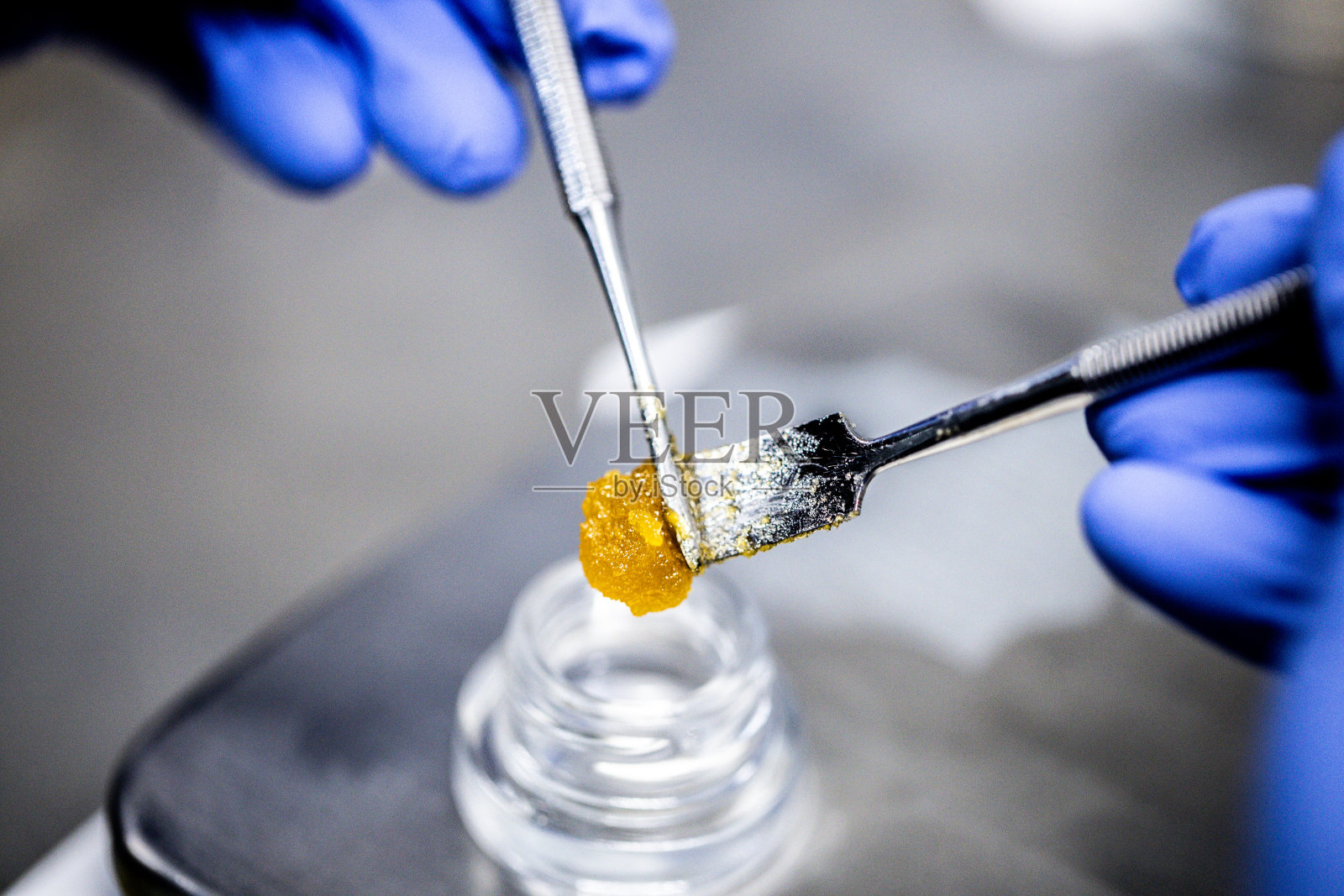 大麻活树脂合法制造和包装大麻轻拍照片摄影图片