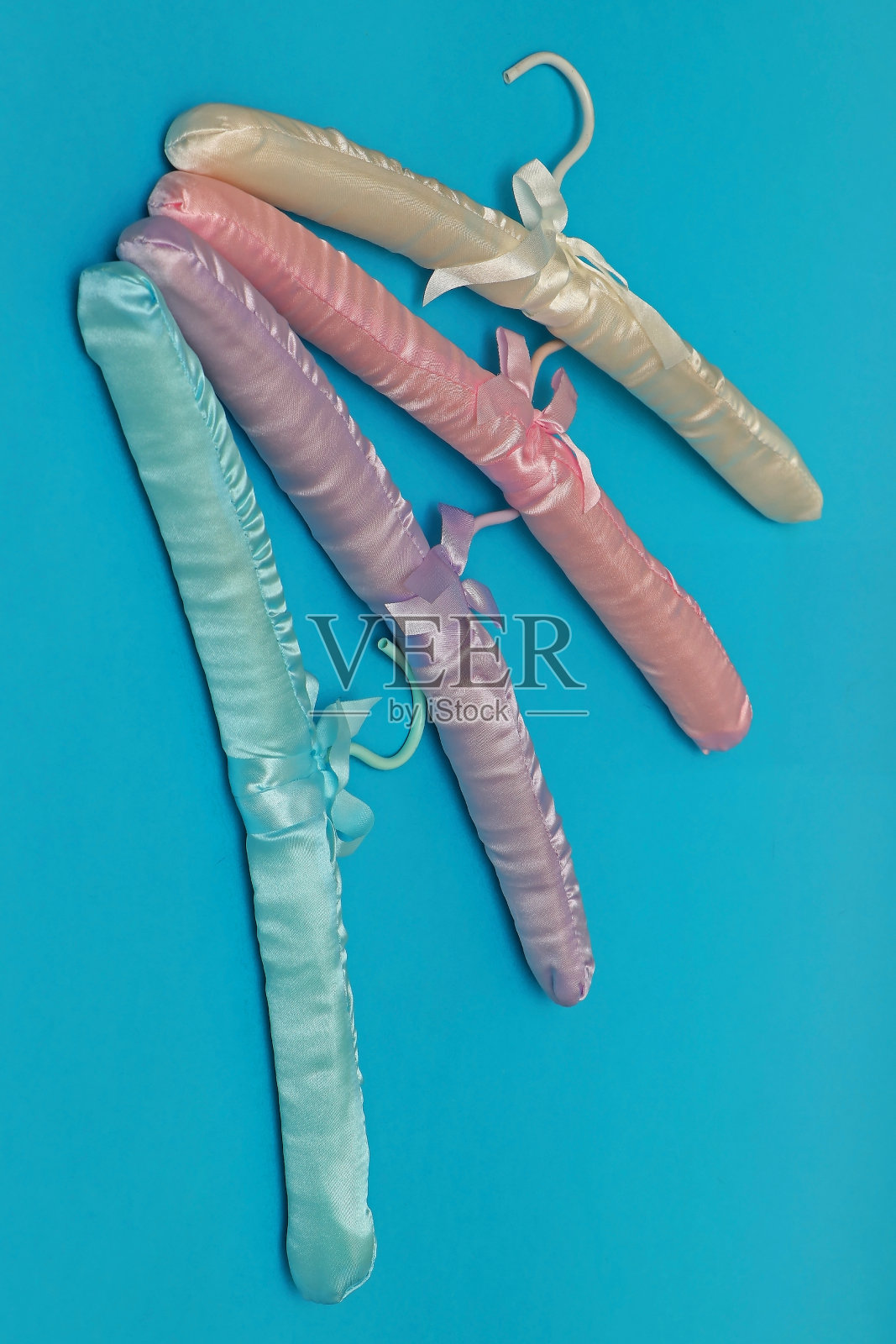 创意时装衣架照片摄影图片