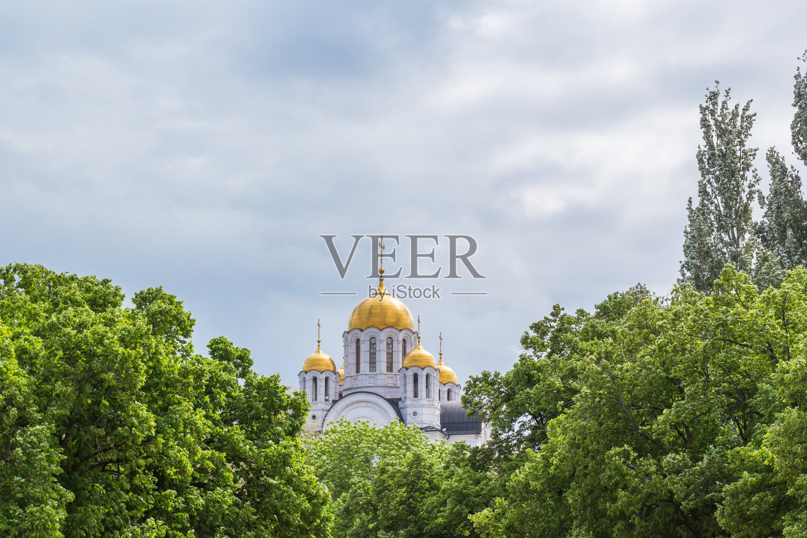 萨马拉绿色圣乔治教堂的圆顶照片摄影图片