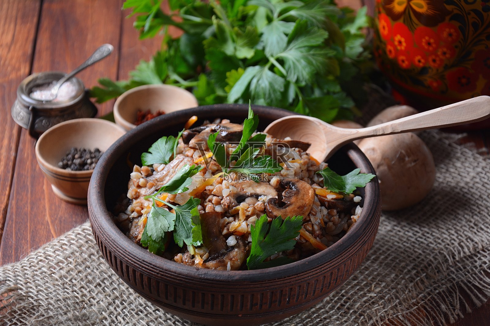 蘑菇荞麦粥照片摄影图片