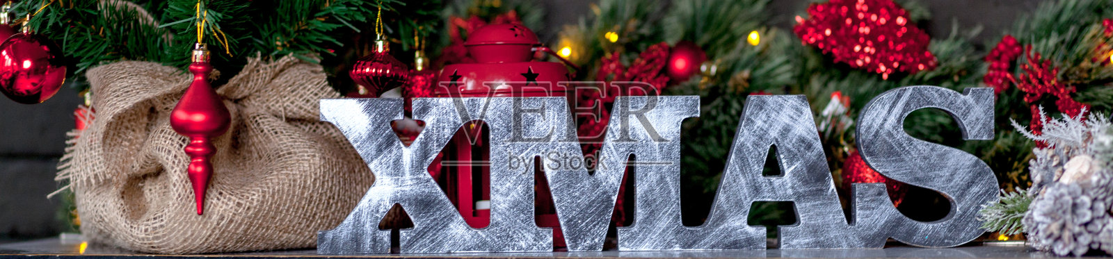 圣诞概念题词圣诞木制的黑色背景。照片摄影图片