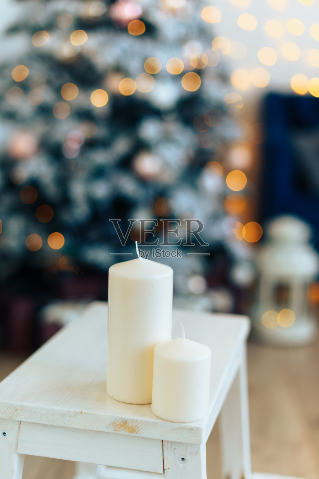 圣诞节装饰用玩具装饰圣诞树照片摄影图片