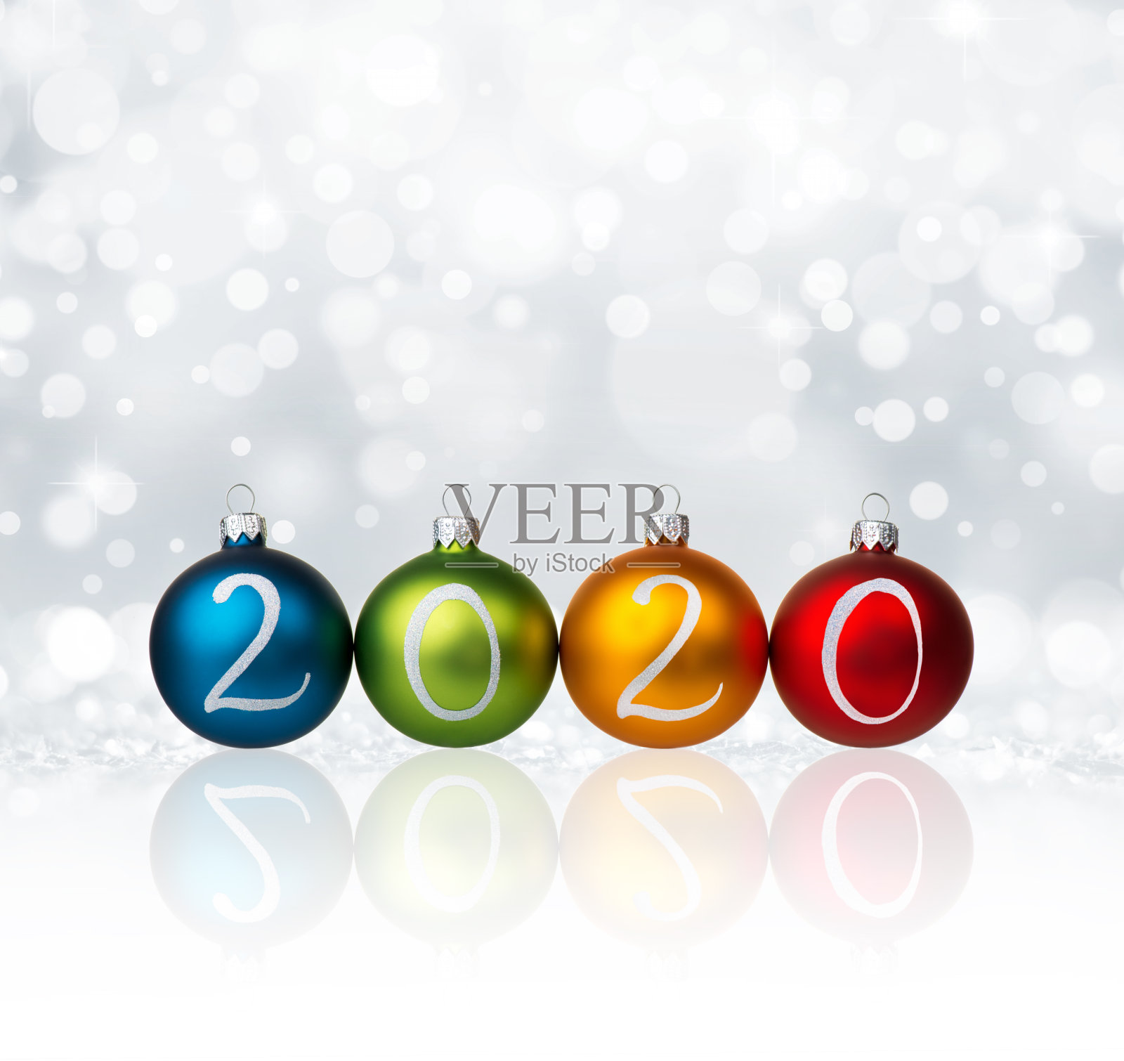 2020年的圣诞彩球照片摄影图片