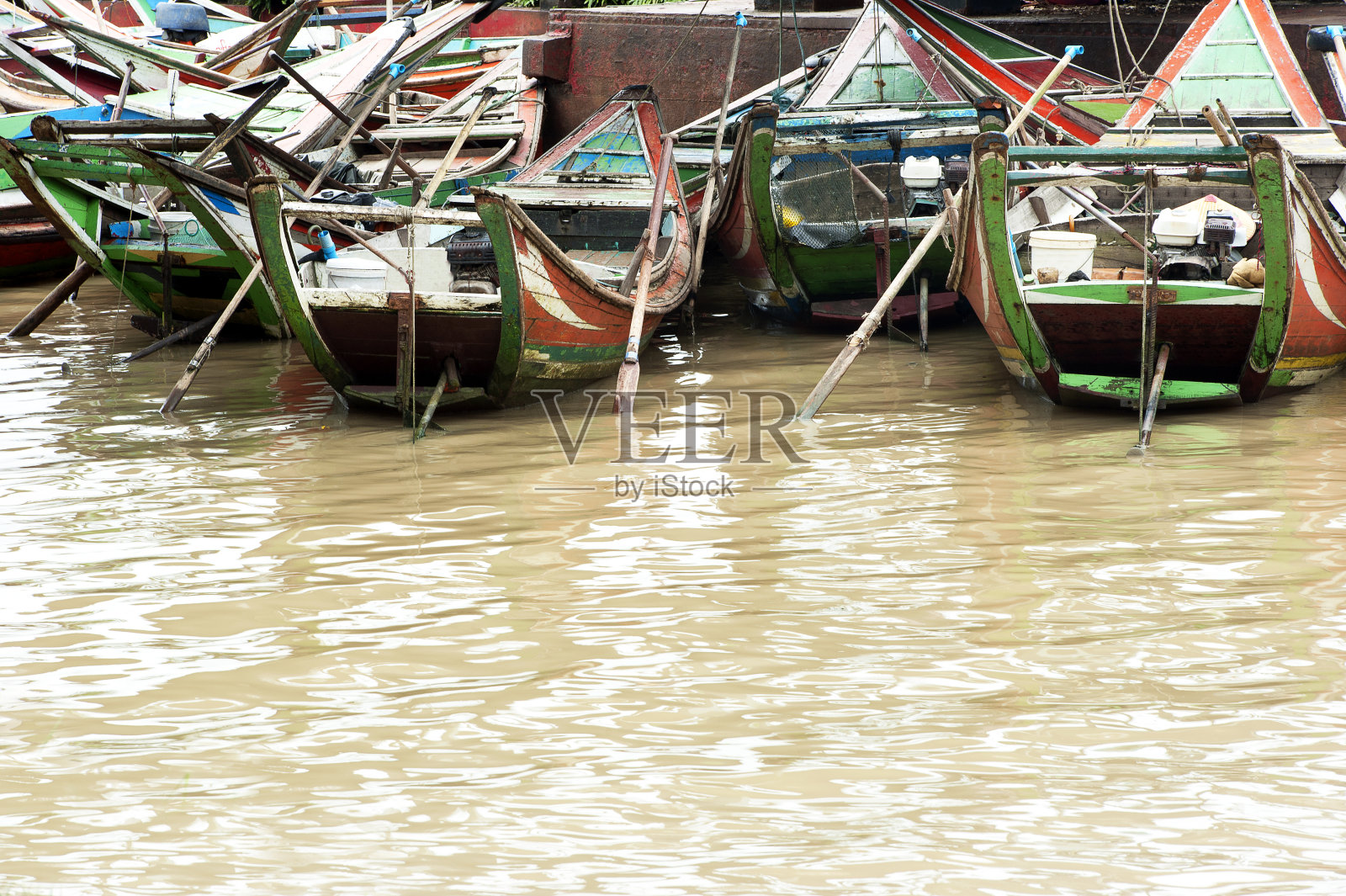 缅甸仰光水上出租船照片摄影图片