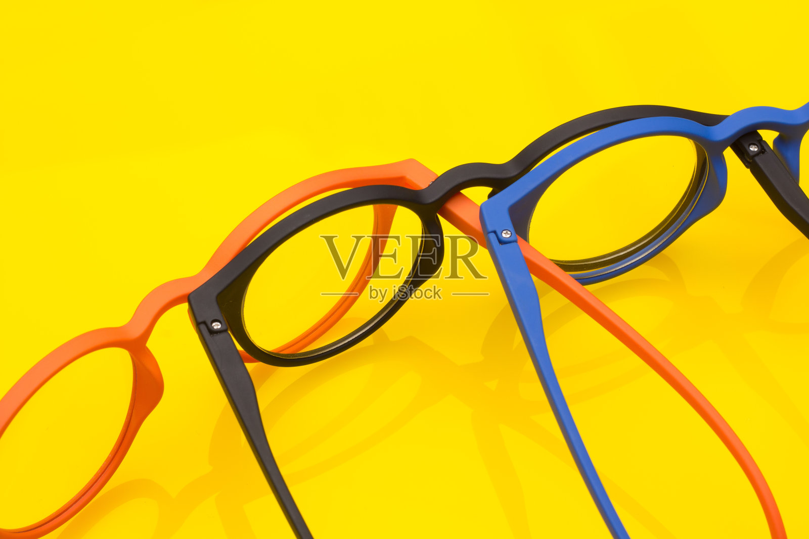 有色眼镜照片摄影图片