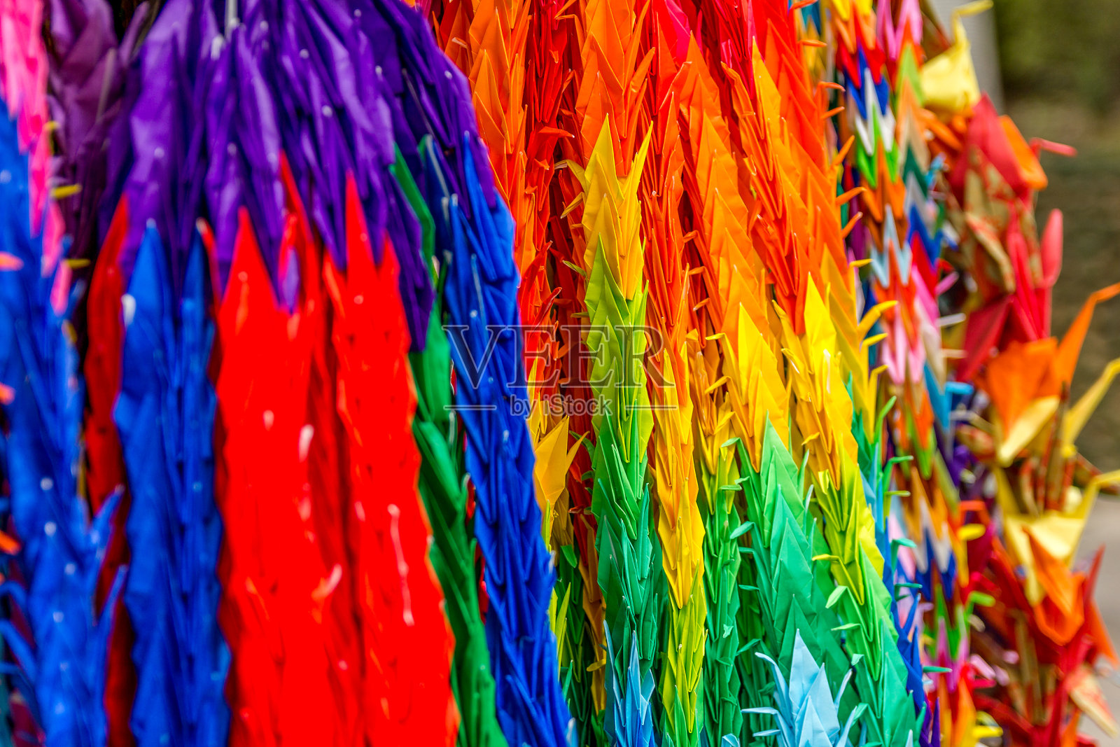 五颜六色的日本传统千纸鹤照片摄影图片