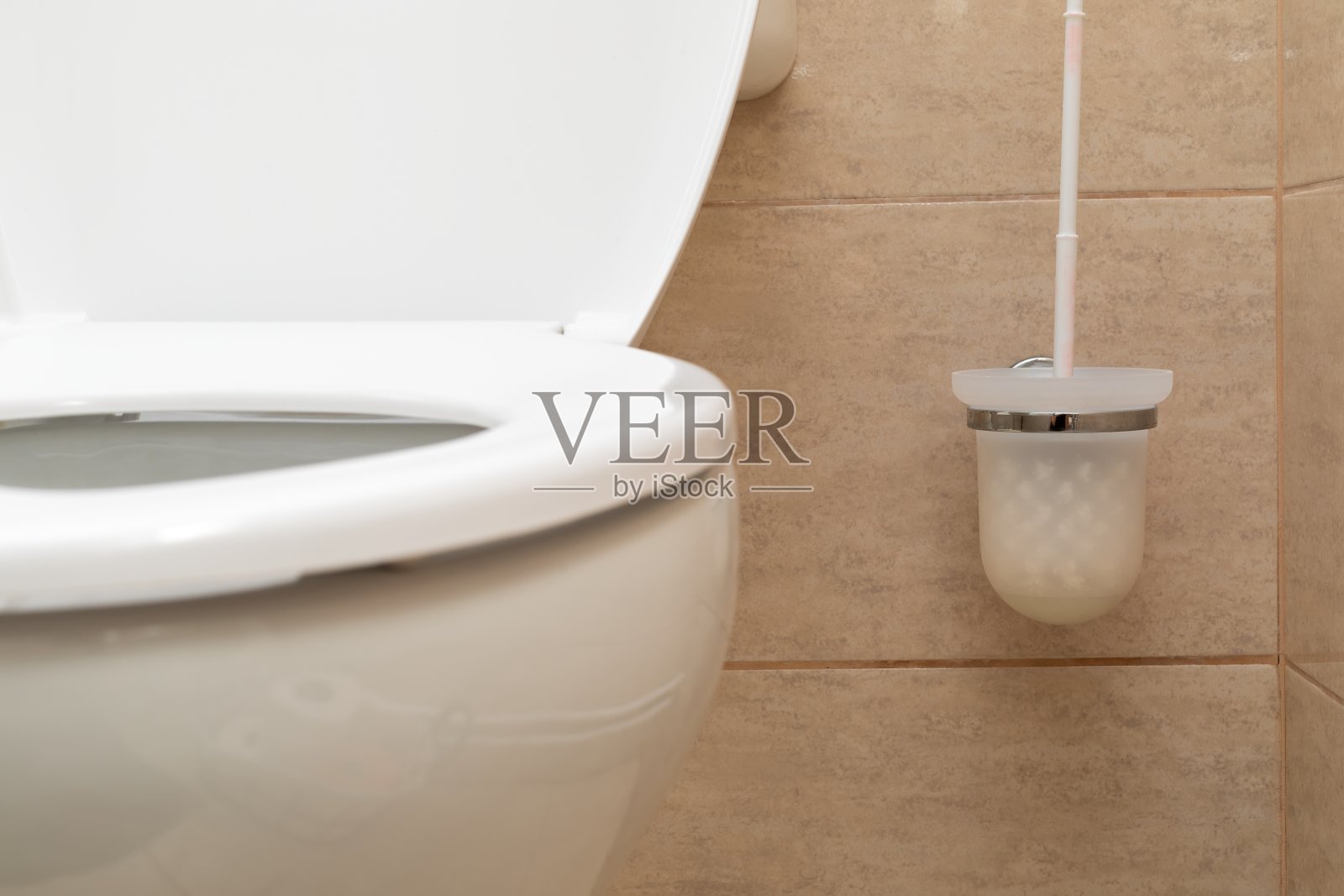 厕所里的抽水马桶照片摄影图片