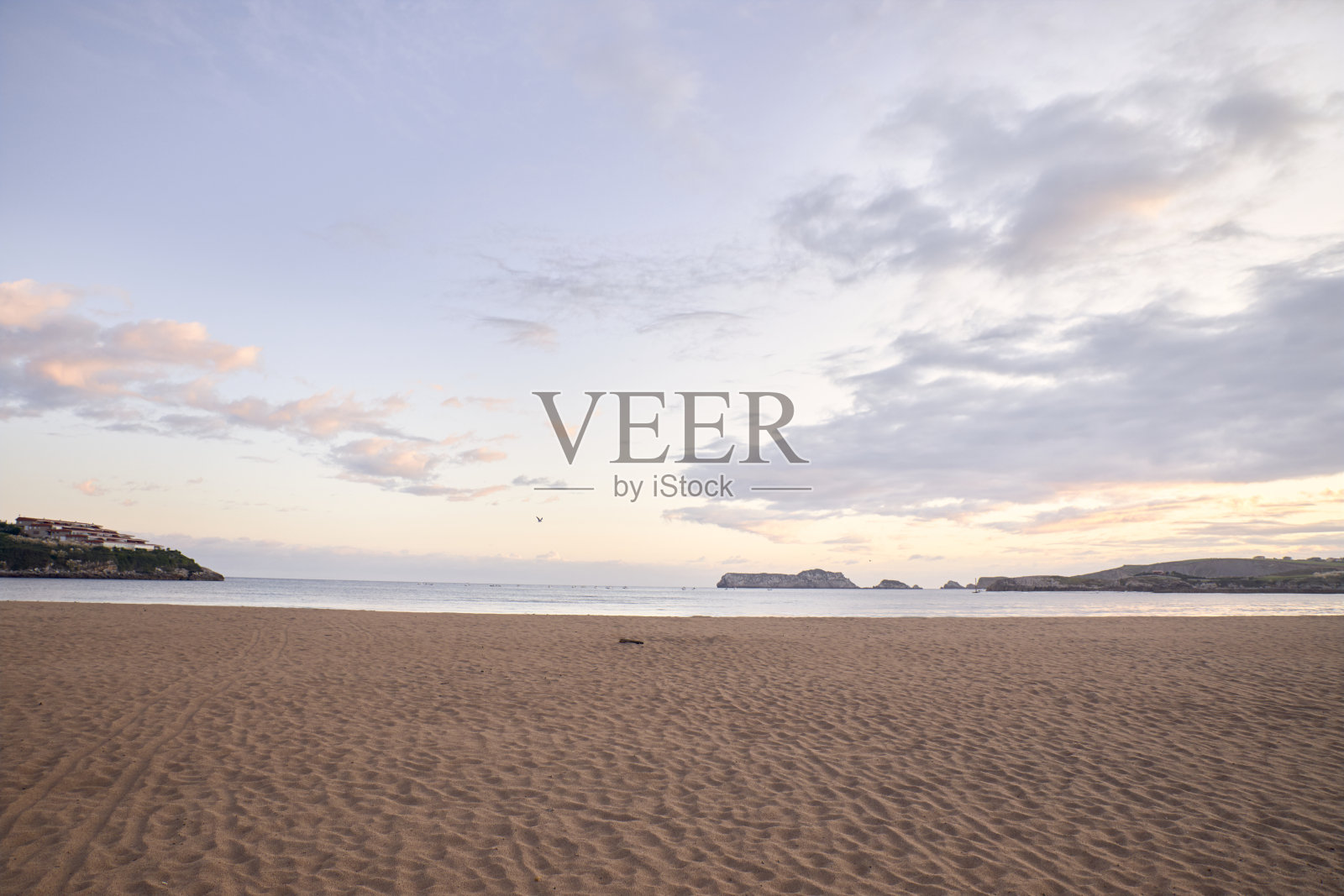 西班牙北部黎明时分的海滩照片摄影图片