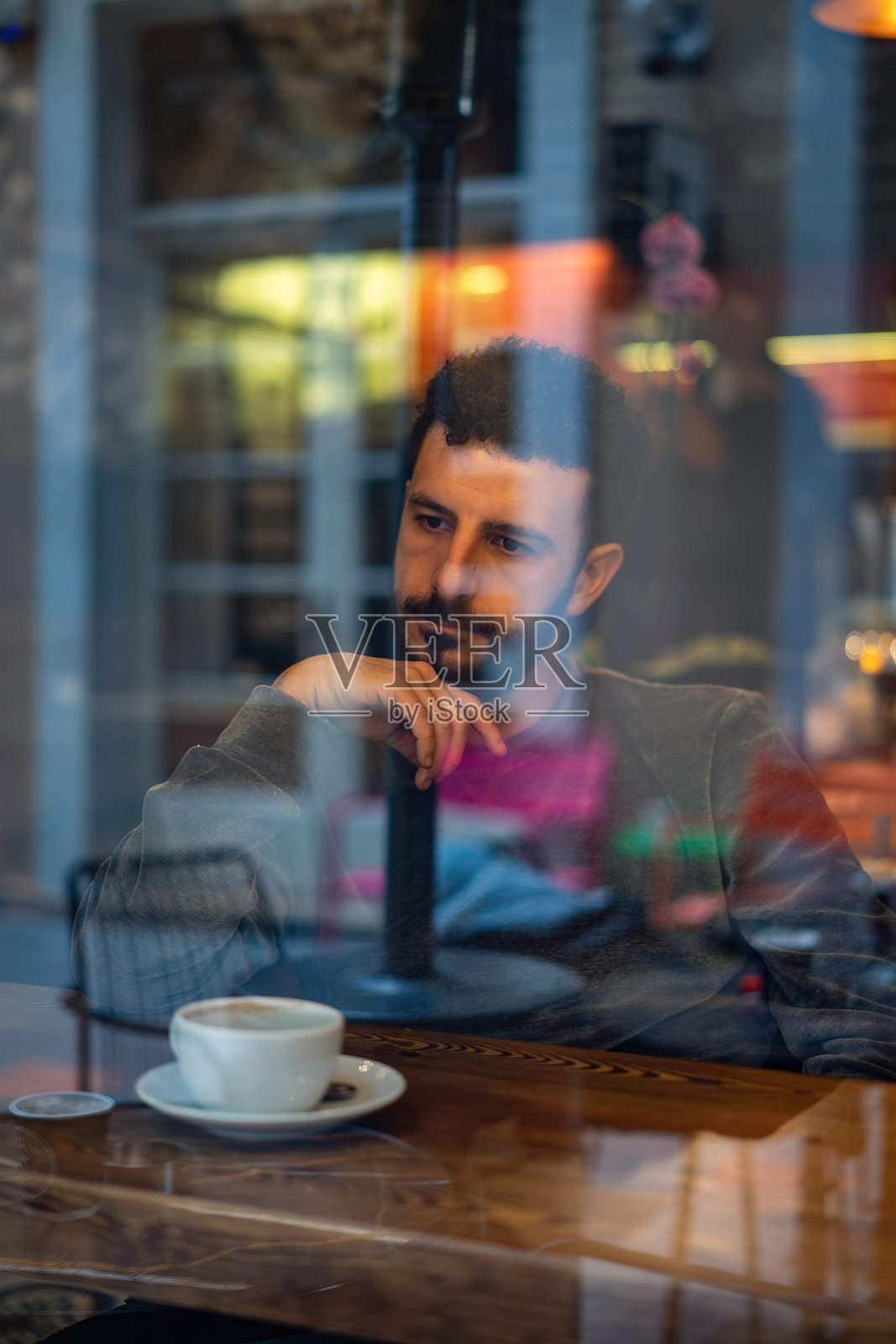 人喝咖啡照片摄影图片