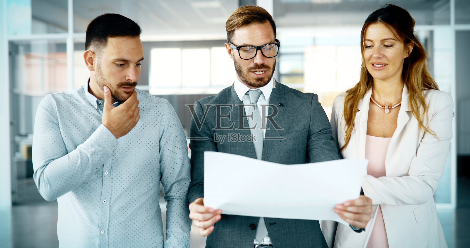 一组建筑师工作的项目照片摄影图片