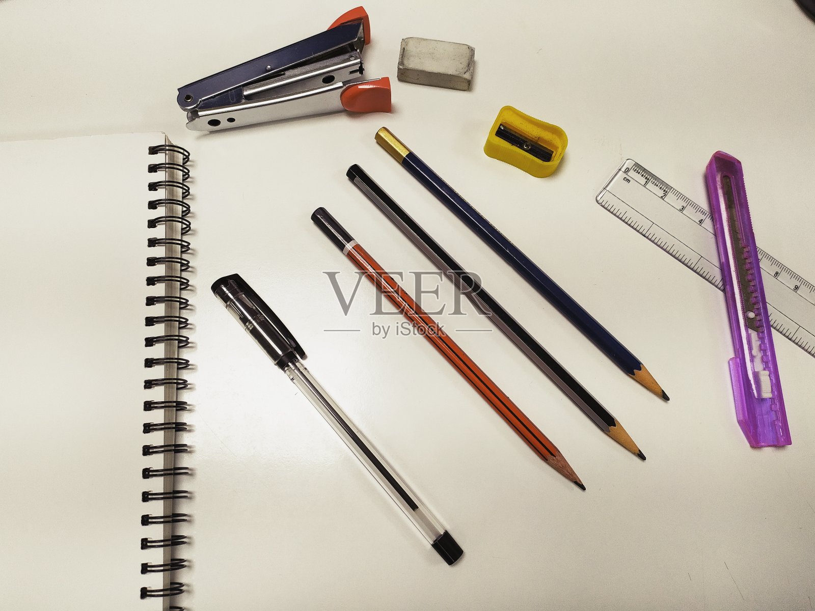 图纸材料已准备好绘制照片摄影图片