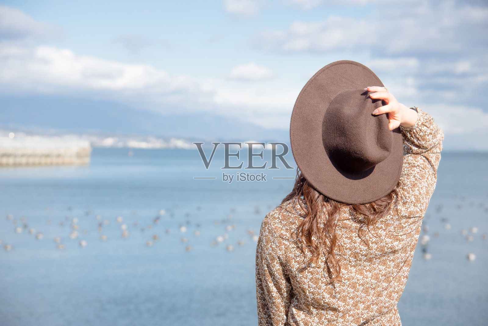 旅行的女人照片摄影图片