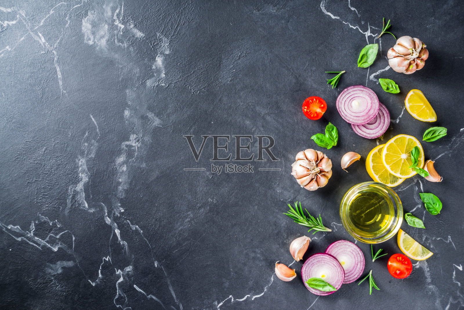 以蔬菜和香草为烹饪背景照片摄影图片