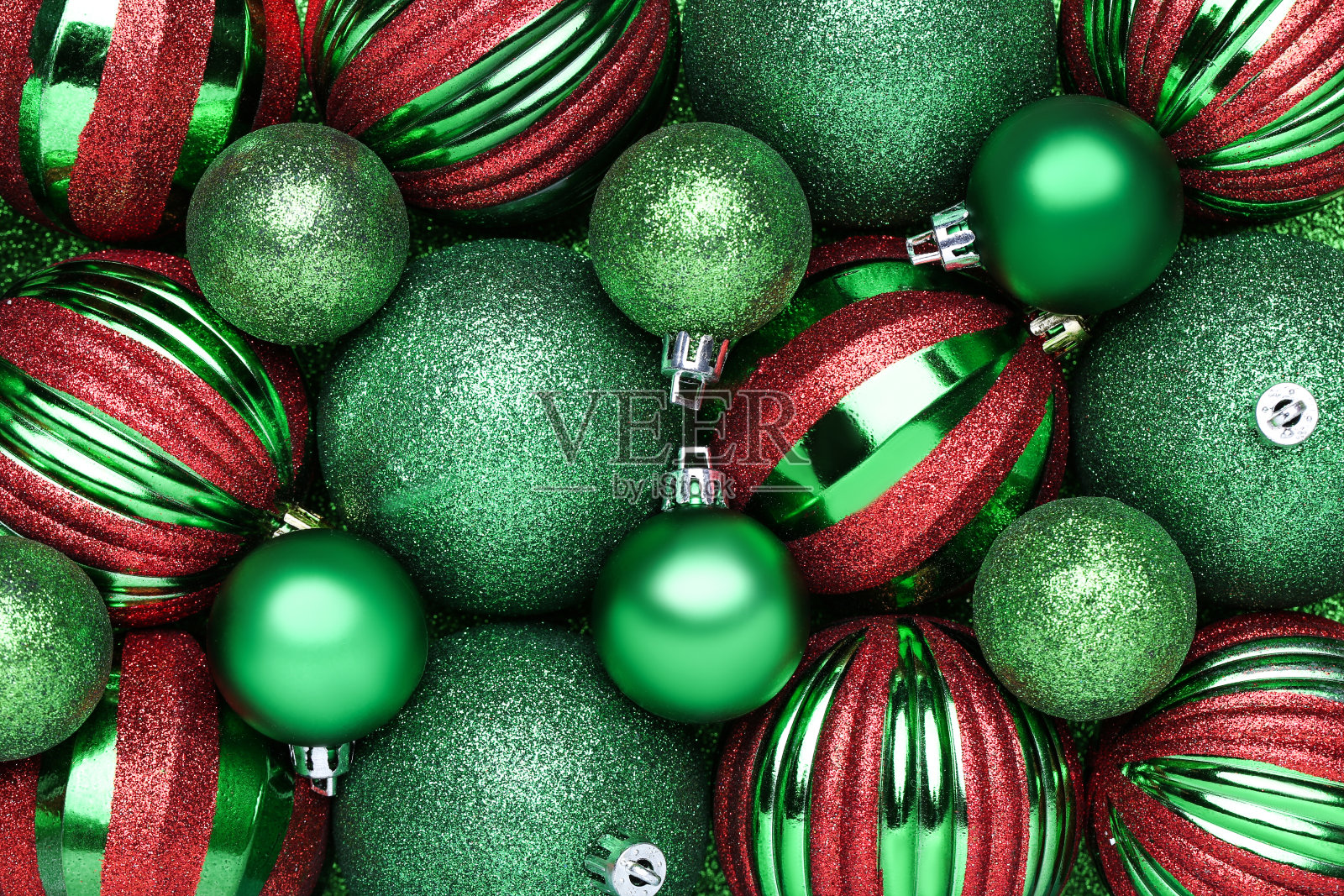 背景的彩色圣诞装饰物照片摄影图片