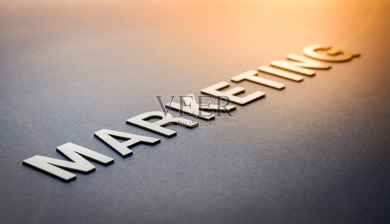 文字营销写的白色实心字母照片摄影图片