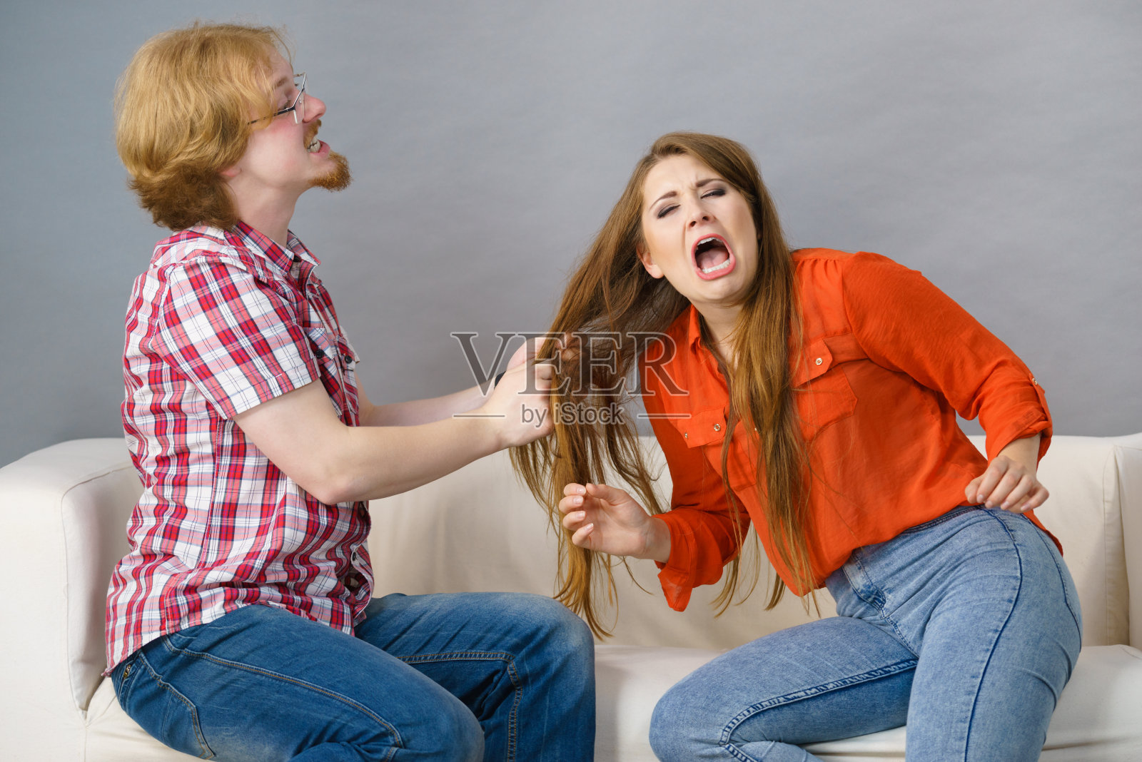 哥哥和妹妹吵架了照片摄影图片