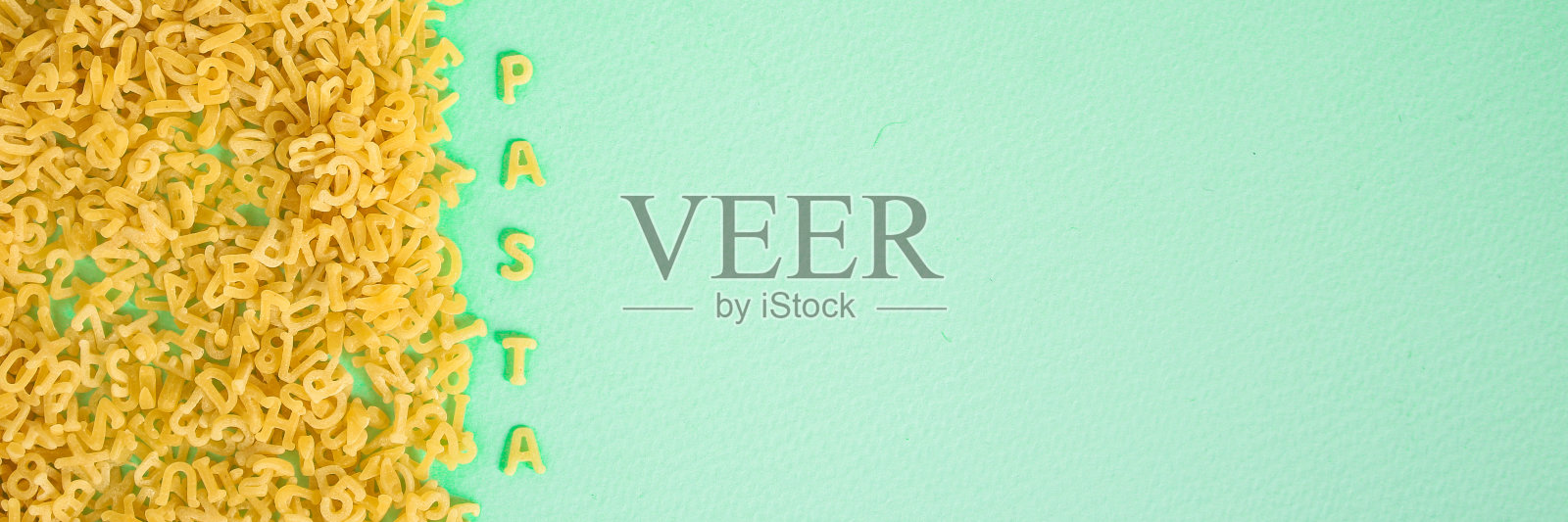 意大利面字母(一套配料，生意大利面)提供第二道菜。高级食品背景。本空间照片摄影图片