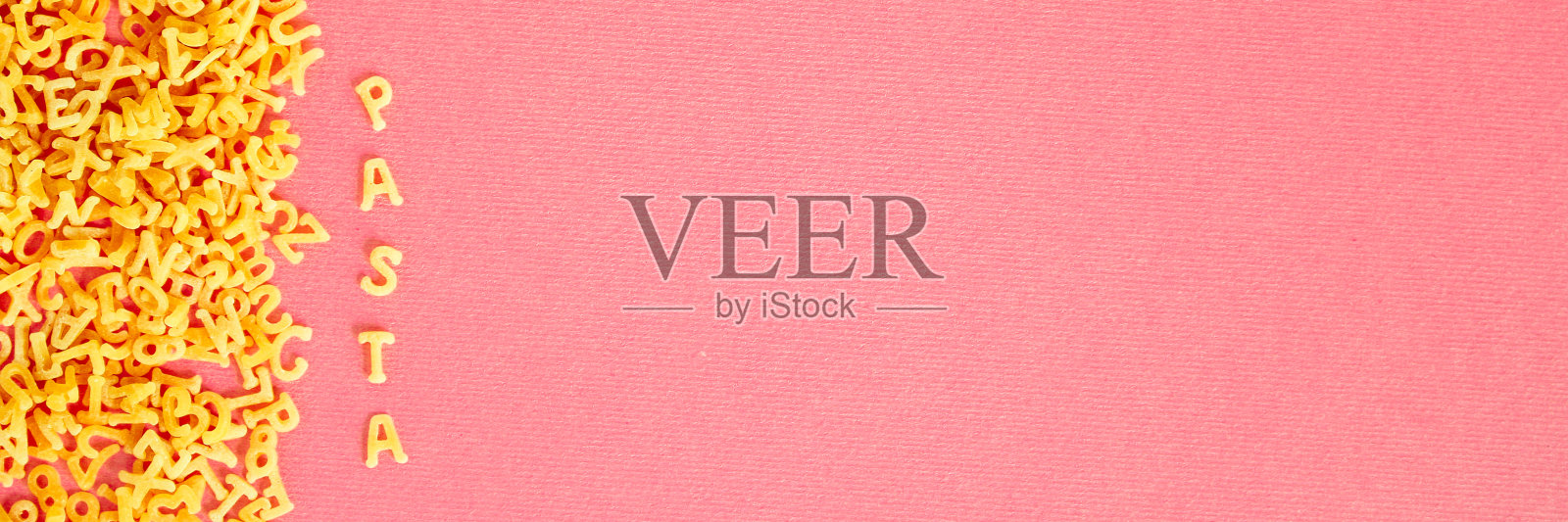 意大利面字母(一套配料，生意大利面)提供第二道菜。高级食品背景。本空间照片摄影图片