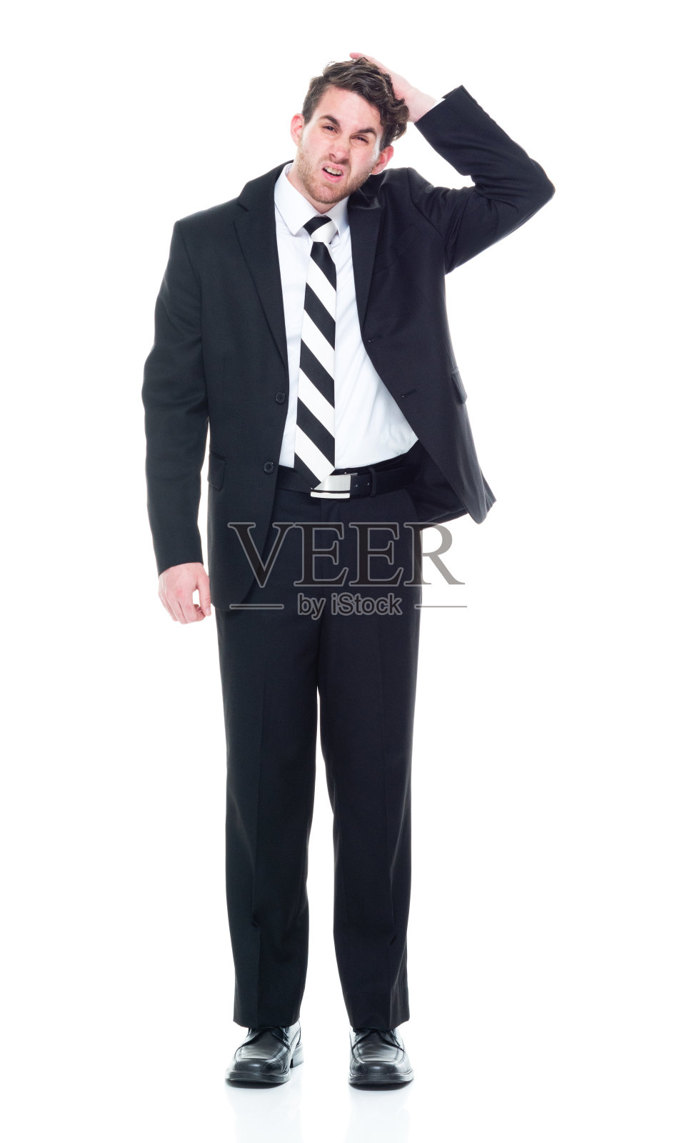 全身/一人/看镜头/正面20-29岁的成年英俊的人白人年轻男子/男性商人/商人/经理站在西装照片摄影图片