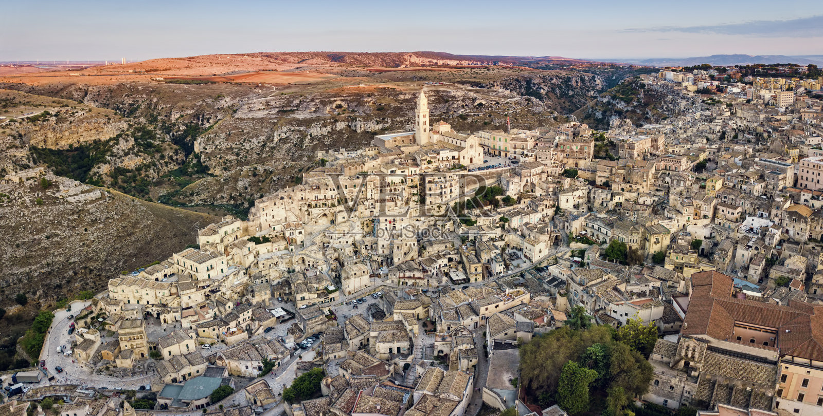 日落时分的马泰拉岩石照片摄影图片