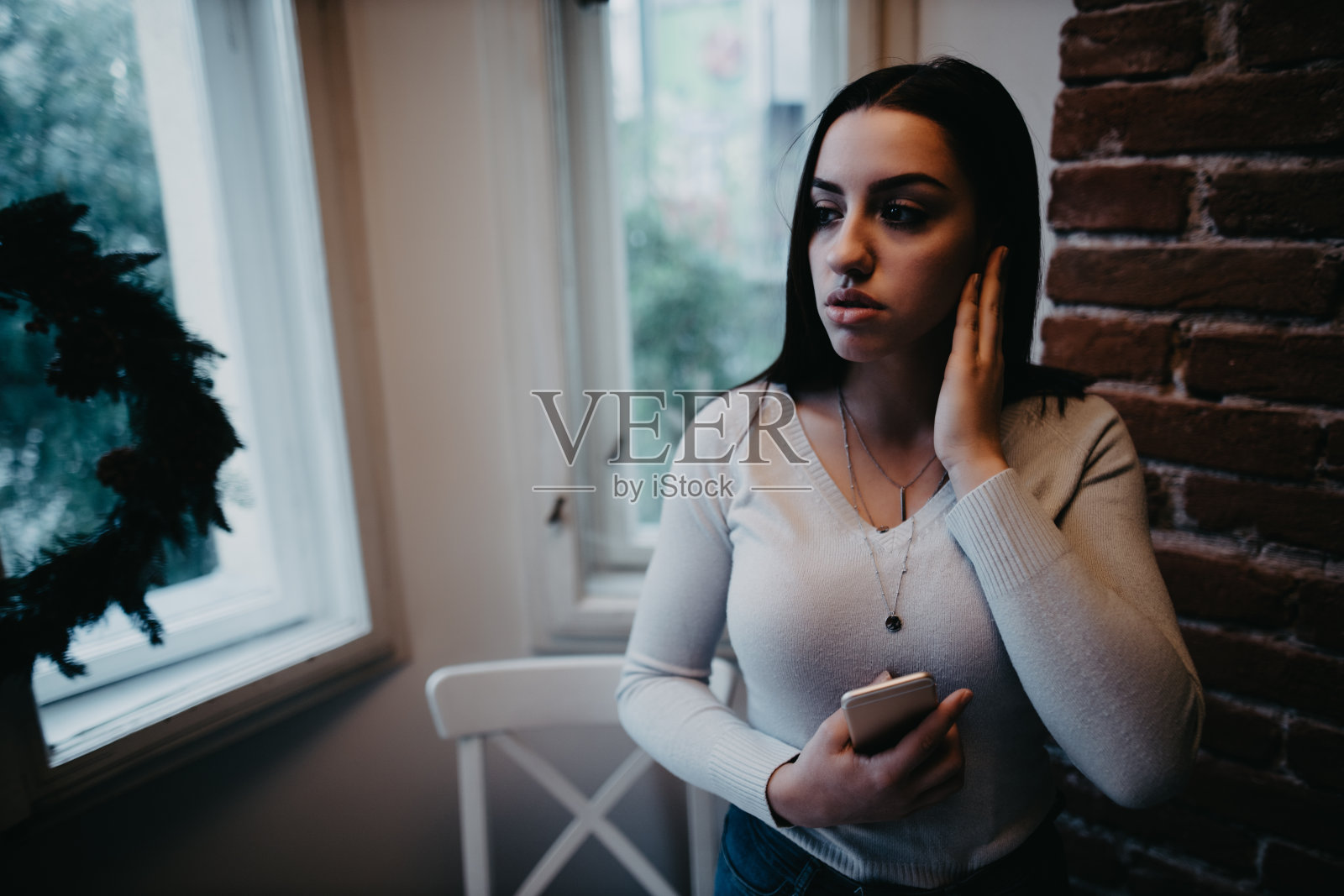 当悲伤压倒我。照片摄影图片