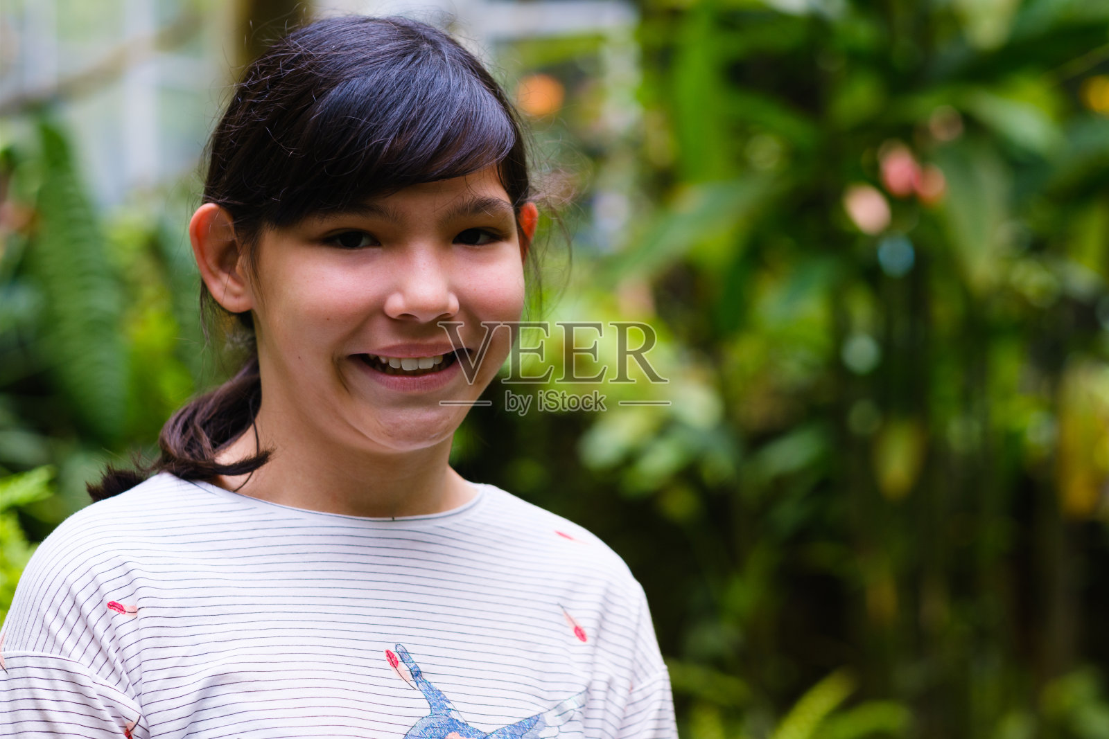 漂亮的亚洲女孩照片摄影图片