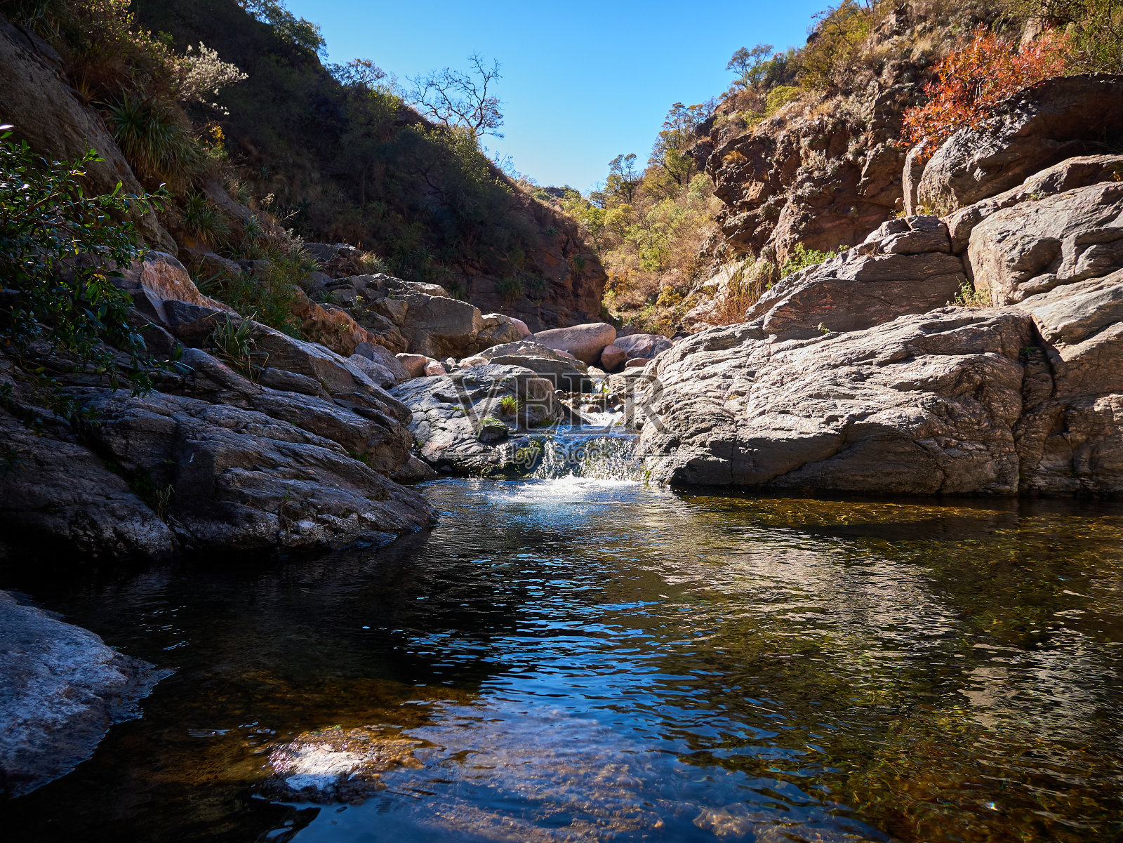 阿根廷科尔多瓦，卡巴拉市的卡拉巴多利河。照片摄影图片
