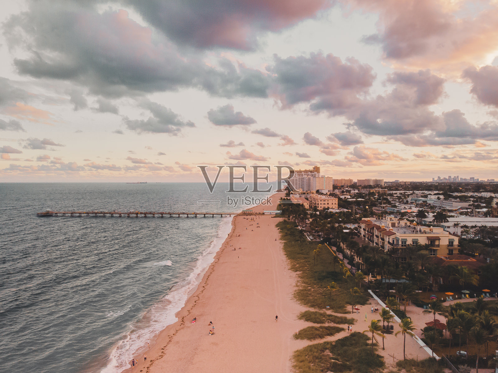 航拍海滩照片摄影图片