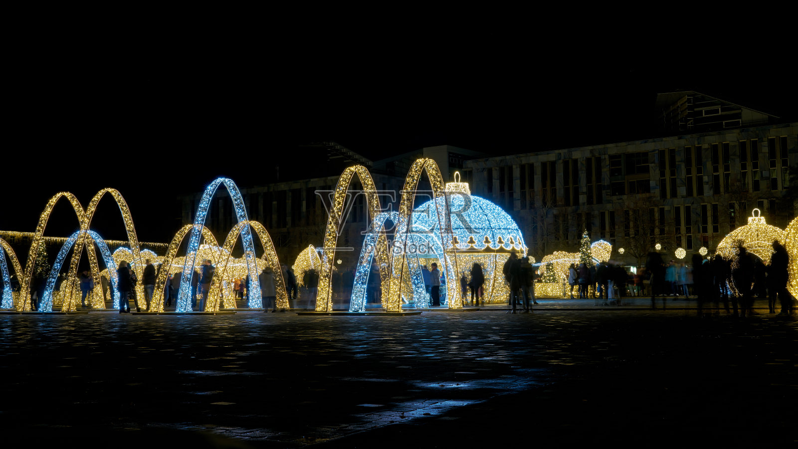 马格德堡大教堂广场上的圣诞装饰照片摄影图片