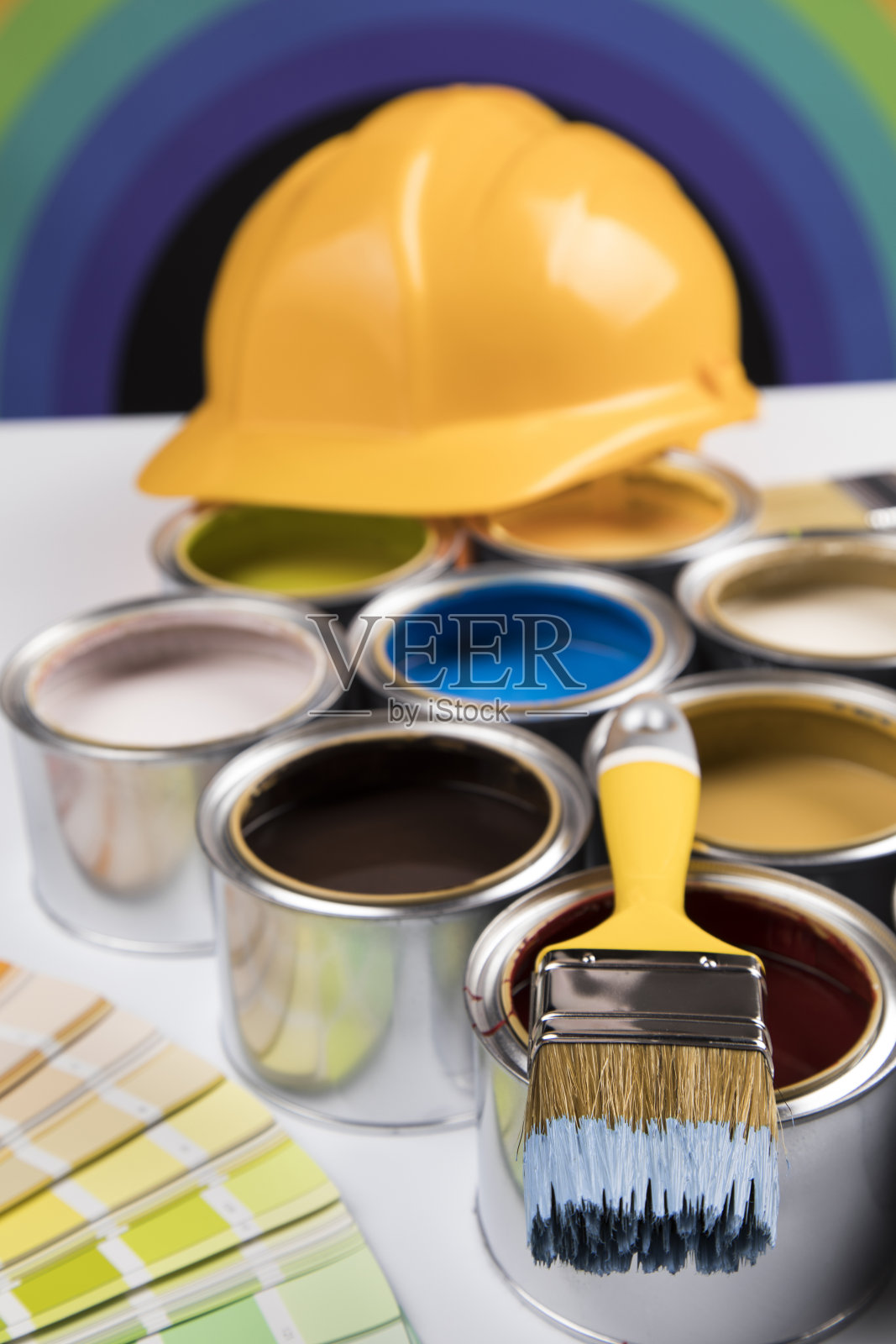 油漆罐与油漆刷照片摄影图片