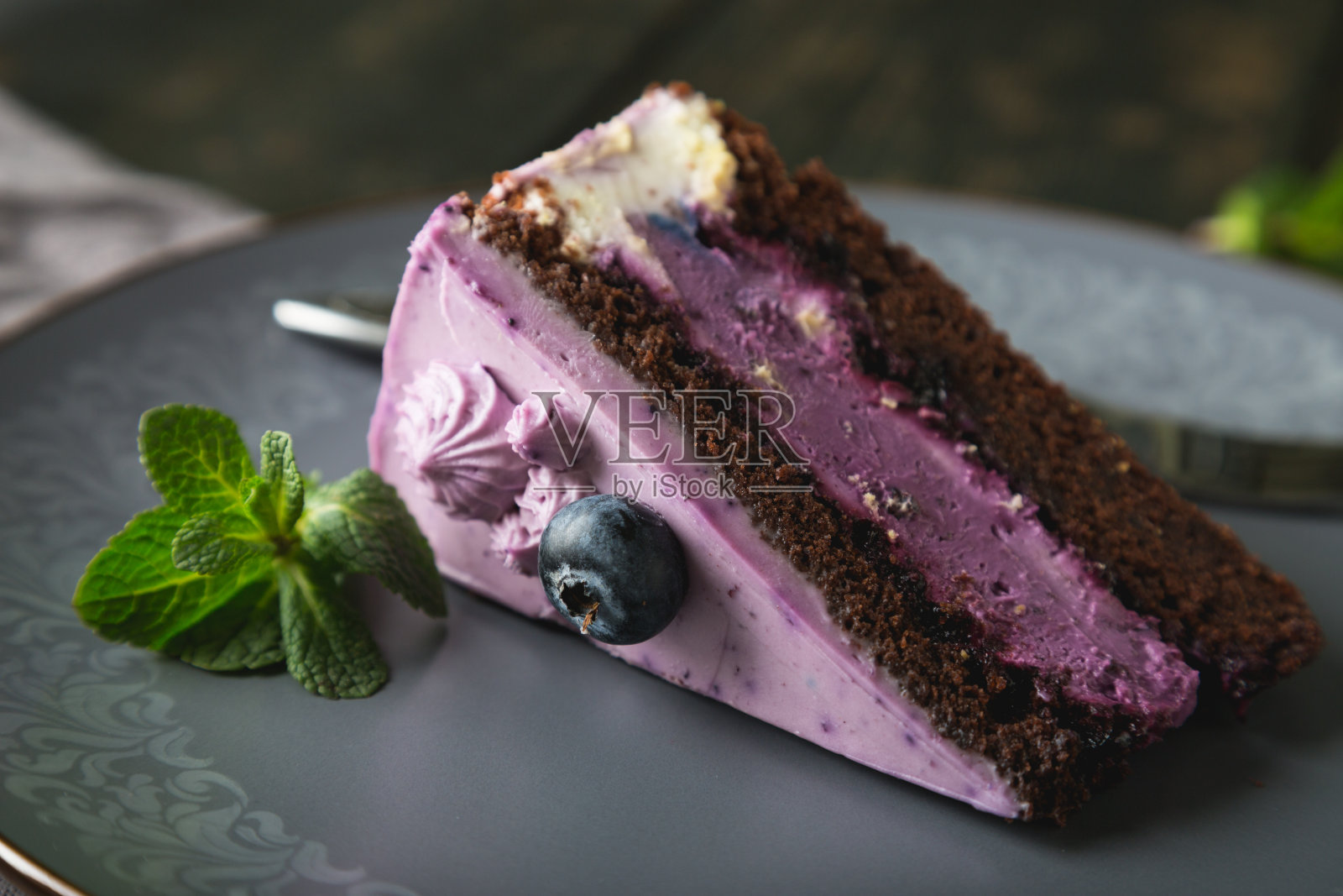 鲜薄荷蓝莓芝士蛋糕照片摄影图片