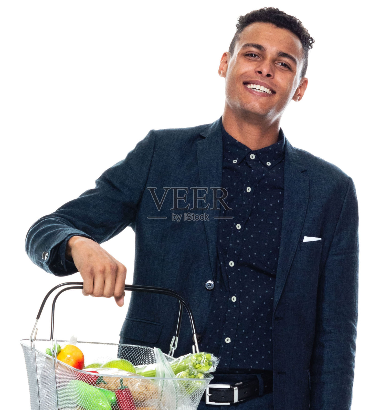 正面图片/一人/一人/齐腰/成年英俊人士的肖像黑发/短发非洲裔/非裔人种男性/年轻人商人/商人穿着西装站着/零售照片摄影图片