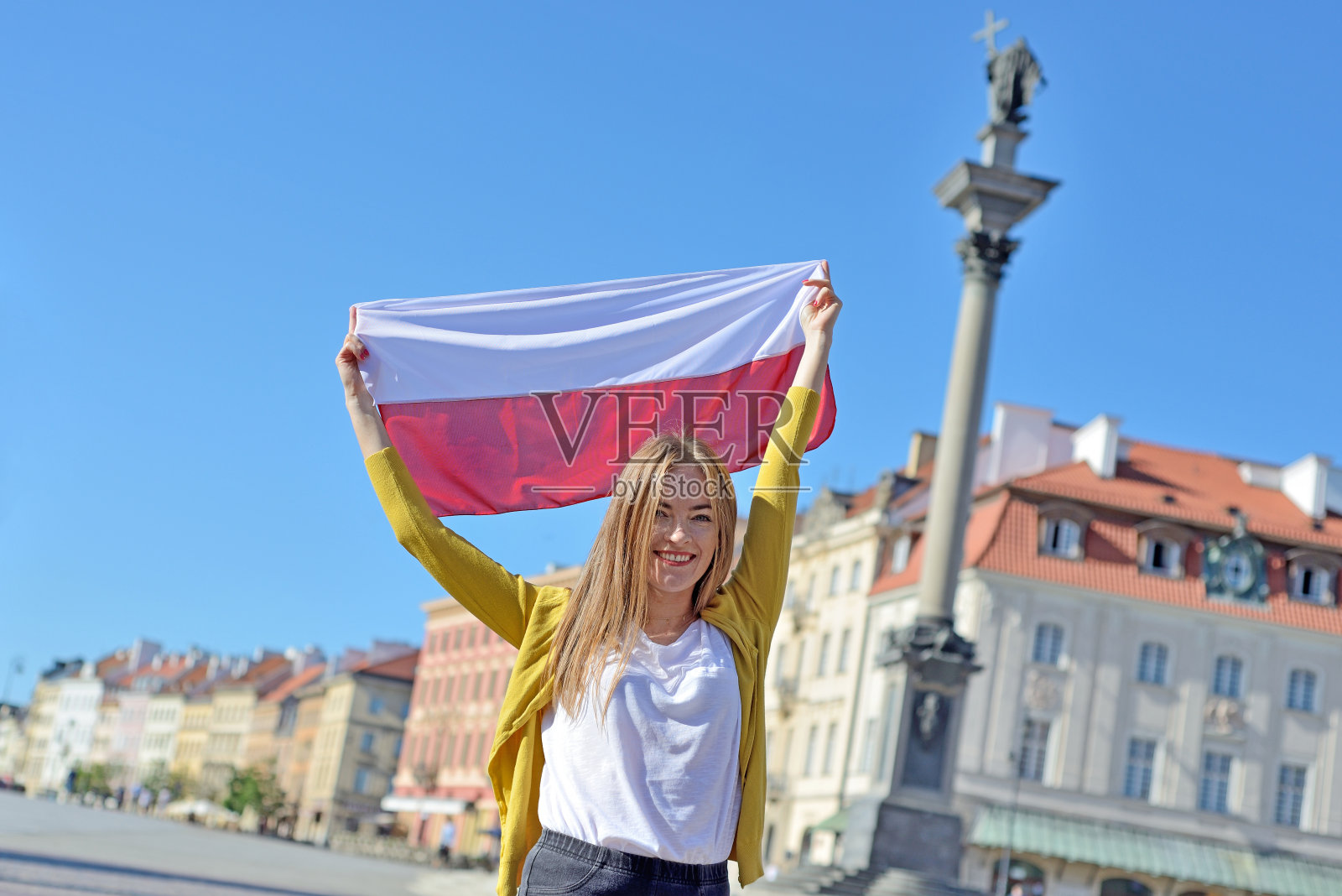 波兰华沙老城的女孩照片摄影图片