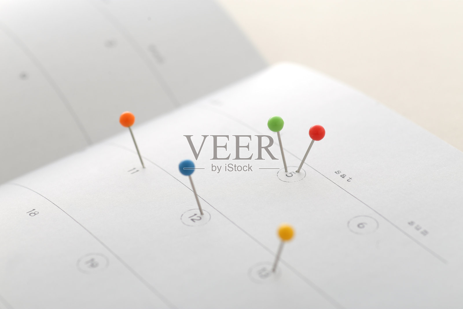 彩色别针日历照片摄影图片