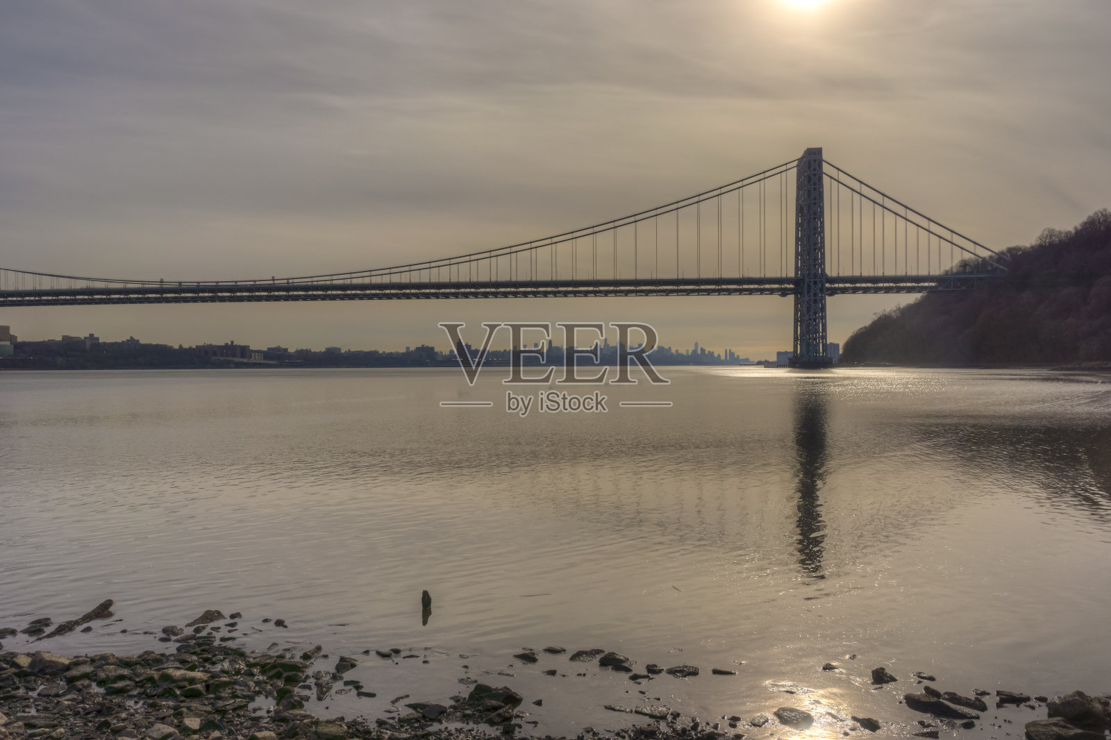 乔治华盛顿大桥阴天照片摄影图片