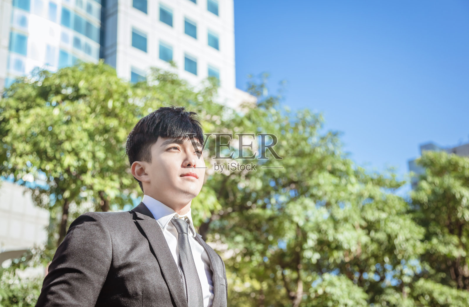 亚洲英俊商人的肖像照片摄影图片