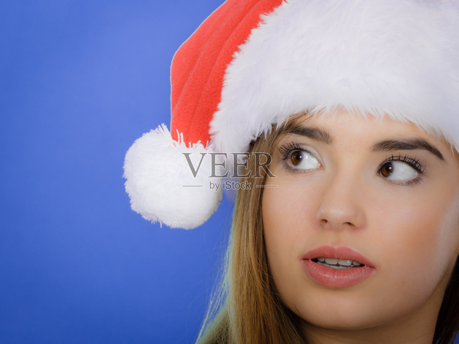 穿着圣诞老人助手服装的女人照片摄影图片