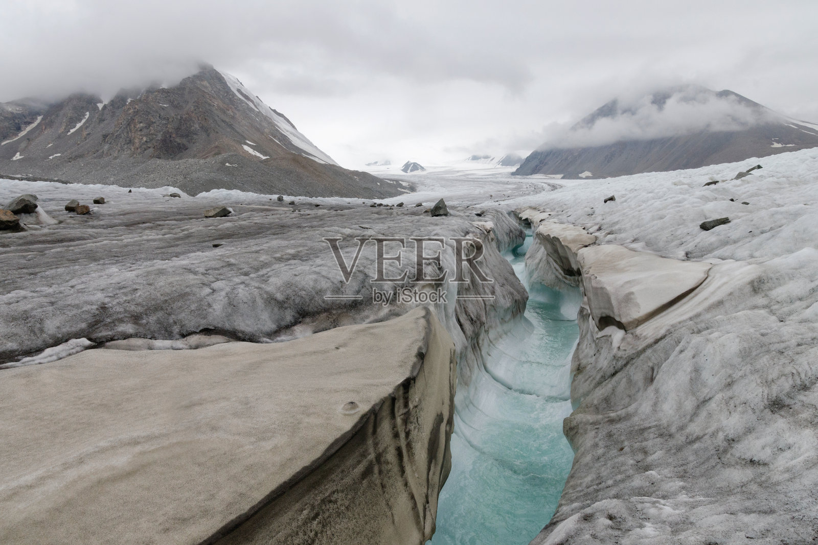 蒙古西部山地景观。照片摄影图片