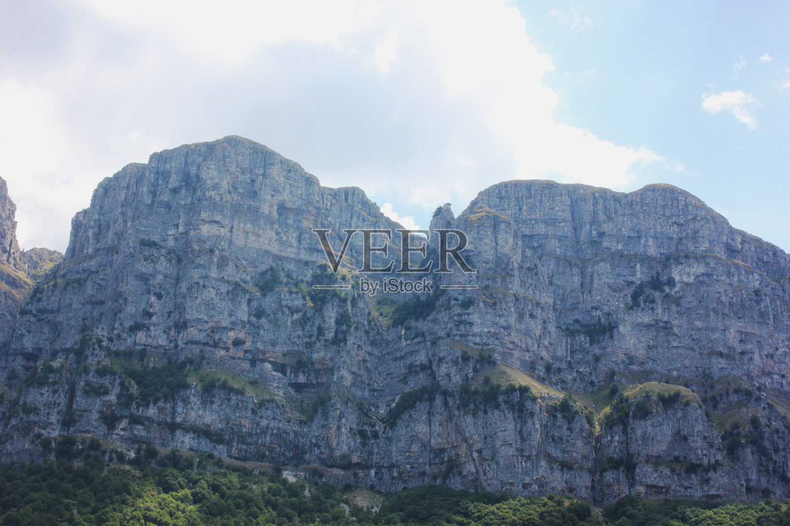 希腊伊庇鲁斯山的阿斯特拉卡峰照片摄影图片