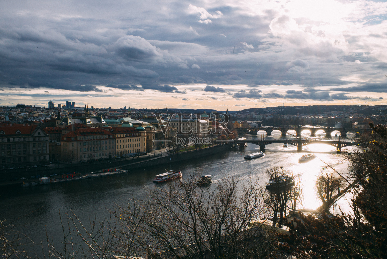 城市风景:冬天的布拉格老城日落照片摄影图片