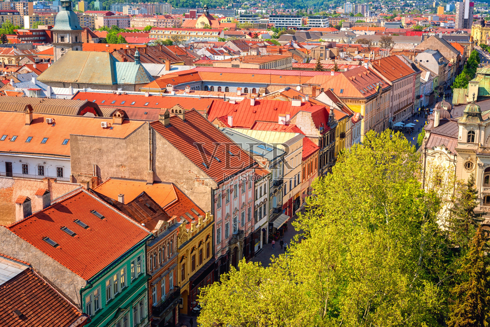 科希策古城的风景从圣伊丽莎白大教堂，白天的城市景观，斯洛伐克照片摄影图片