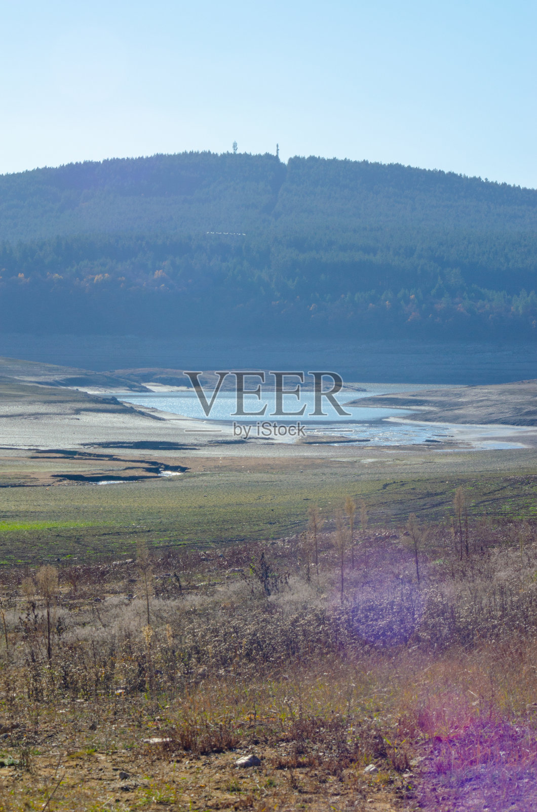 保加利亚珀尔尼克附近干涸的斯图德纳湖照片摄影图片