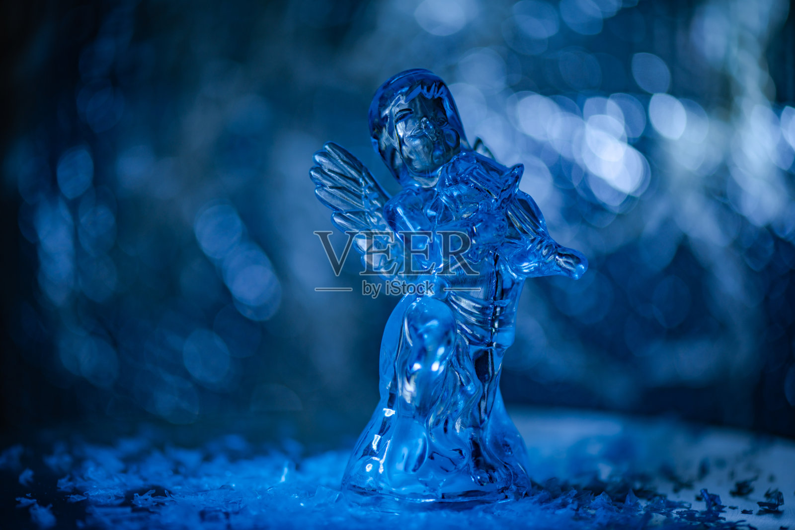 圣诞天使在节日的气氛照片摄影图片